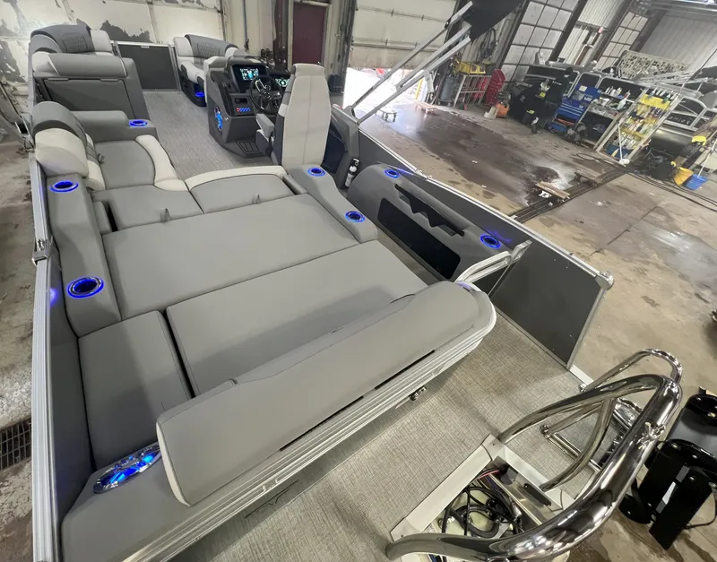 Slide: The Image of Tahoe Cascade VRL 2385 Swingback 2025 - 29