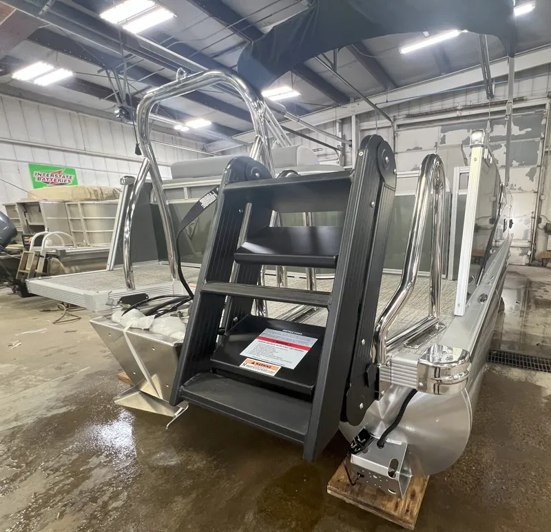 Slide: The Image of Tahoe Cascade VRL 2385 Swingback 2025 - 33