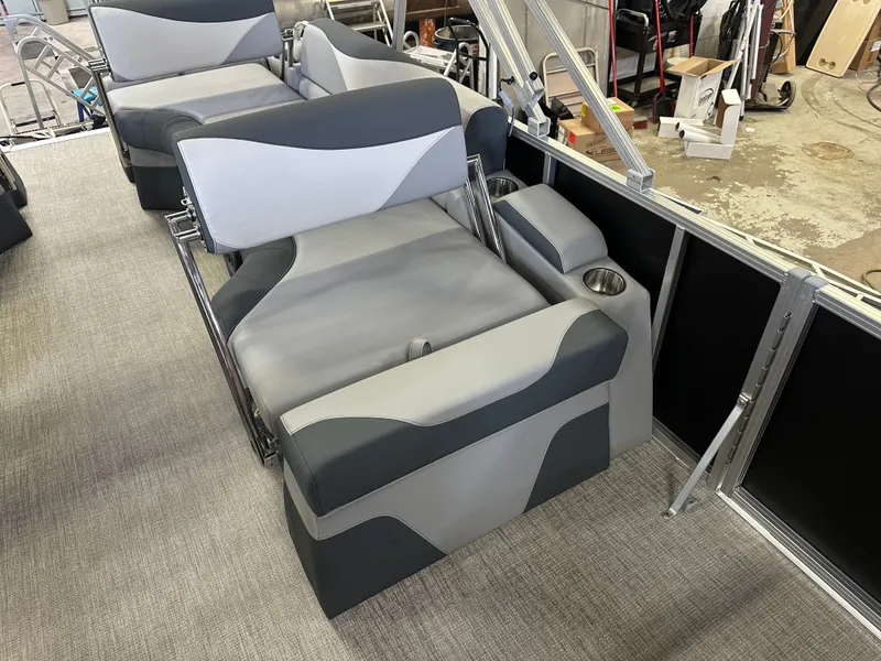 Slide: The Image of Tahoe LTZ 2385 Quad Lounge Shift Flip & Honda 4-Stroke EFI 2025 - 10