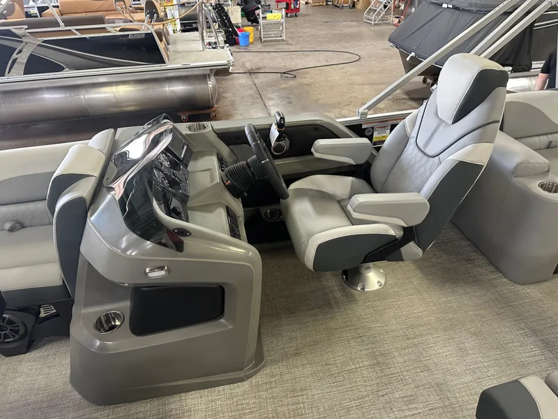 Slide: The Image of Tahoe LTZ 2385 Quad Lounge Shift Flip & Honda 4-Stroke EFI 2025 - 11