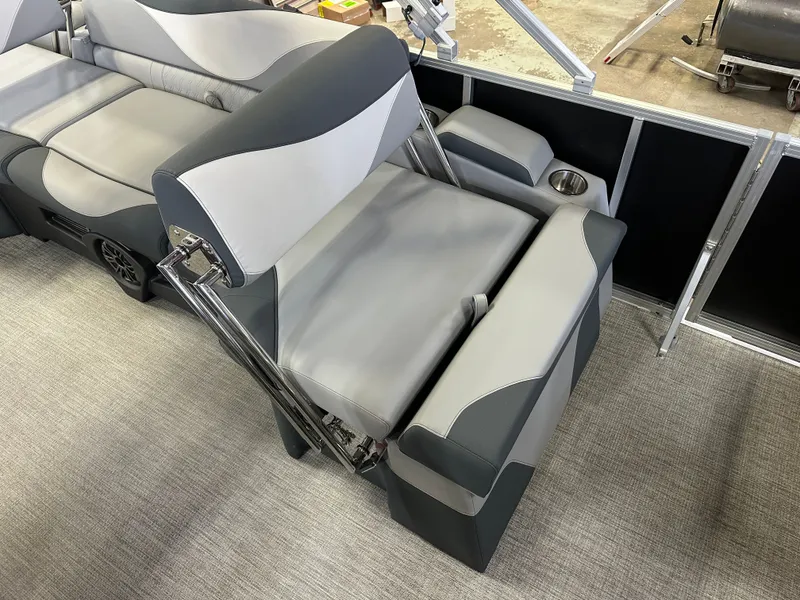 Slide: The Image of Tahoe LTZ 2385 Quad Lounge Shift Flip & Honda 4-Stroke EFI 2025 - 19