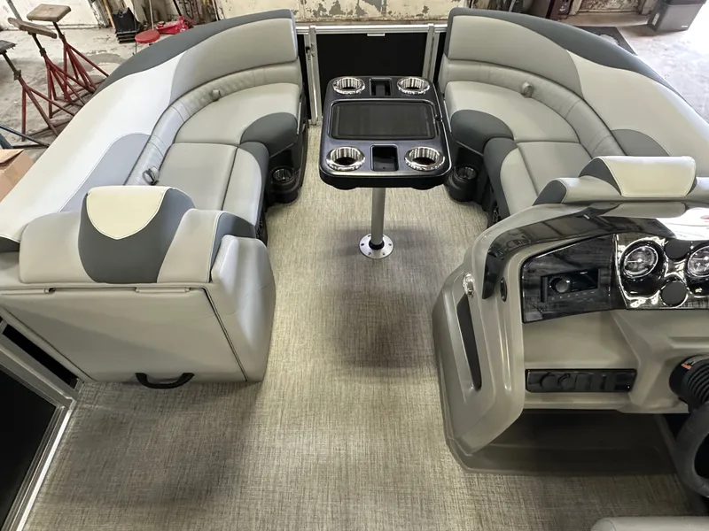 Slide: The Image of Tahoe LTZ 2385 Quad Lounge Shift Flip & Honda 4-Stroke EFI 2025 - 31