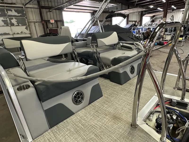 Slide: The Image of Tahoe LTZ 2385 Quad Lounge Shift Flip & Honda 4-Stroke EFI 2025 - 43