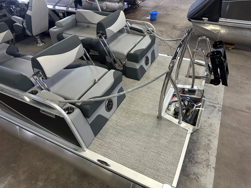 Slide: The Image of Tahoe LTZ 2385 Quad Lounge Shift Flip & Honda 4-Stroke EFI 2025 - 5