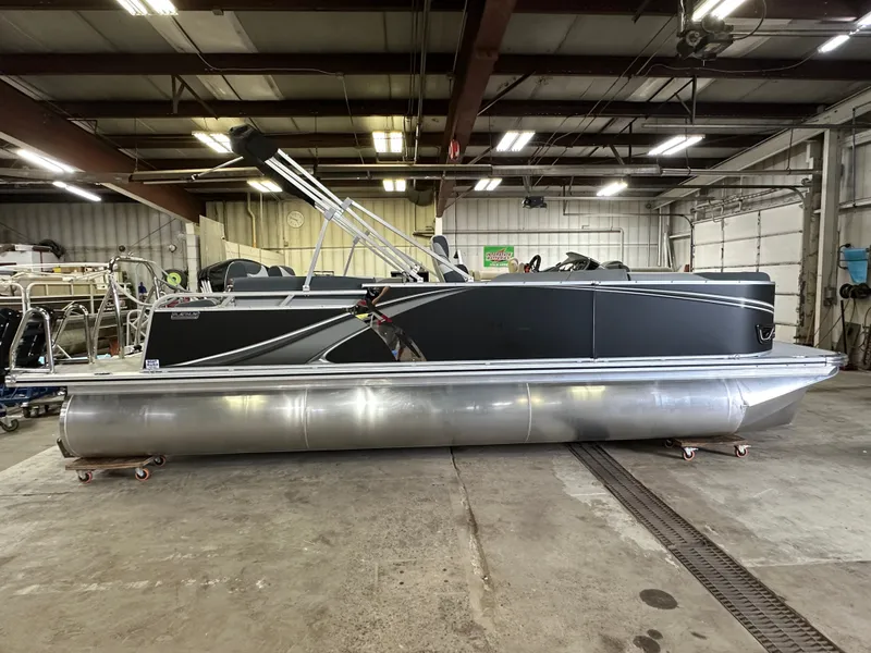 Slide: The Image of Tahoe LTZ 2385 Quad Lounge Shift Flip & Honda 4-Stroke EFI 2025 - 50