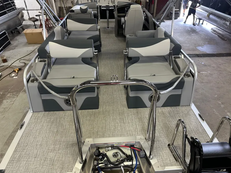 Slide: The Image of Tahoe LTZ 2385 Quad Lounge Shift Flip & Honda 4-Stroke EFI 2025 - 6