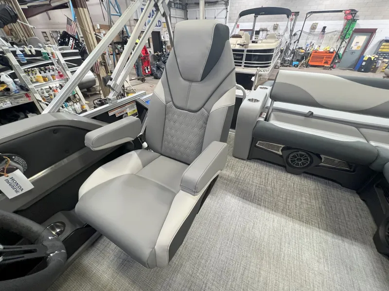 Slide: The Image of Tahoe LTZ 2385 Swingback (VRB) & Honda 4-Stroke EFI 2025 - 10