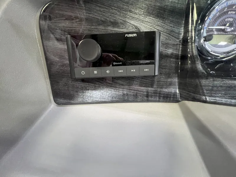 Slide: The Image of Tahoe LTZ 2385 Swingback (VRB) & Honda 4-Stroke EFI 2025 - 12