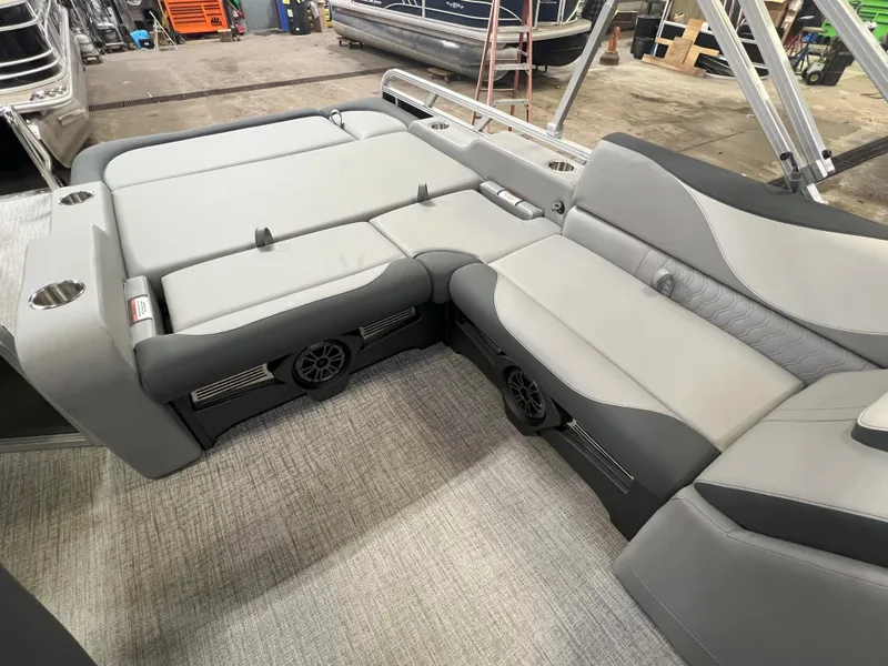 Slide: The Image of Tahoe LTZ 2385 Swingback (VRB) & Honda 4-Stroke EFI 2025 - 19