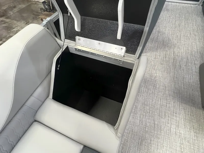 Slide: The Image of Tahoe LTZ 2385 Swingback (VRB) & Honda 4-Stroke EFI 2025 - 23