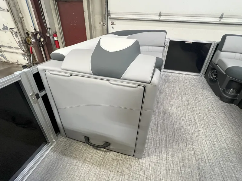 Slide: The Image of Tahoe LTZ 2385 Swingback (VRB) & Honda 4-Stroke EFI 2025 - 24