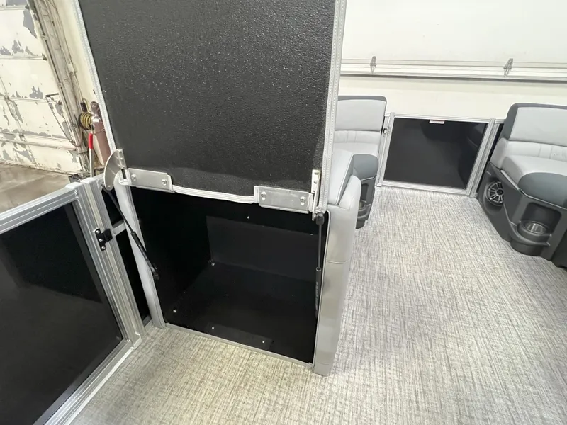 Slide: The Image of Tahoe LTZ 2385 Swingback (VRB) & Honda 4-Stroke EFI 2025 - 25