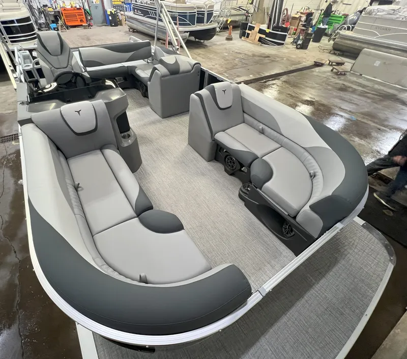 Slide: The Image of Tahoe LTZ 2385 Swingback (VRB) & Honda 4-Stroke EFI 2025 - 29