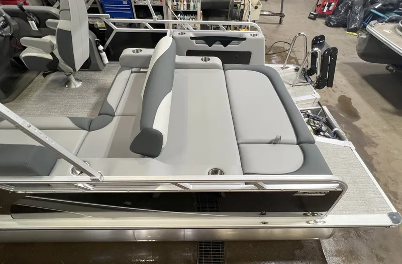 Slide: The Image of Tahoe LTZ 2385 Swingback (VRB) & Honda 4-Stroke EFI 2025 - 4