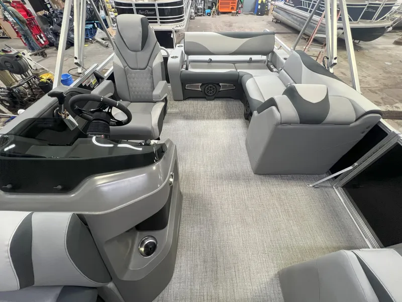 Slide: The Image of Tahoe LTZ 2385 Swingback (VRB) & Honda 4-Stroke EFI 2025 - 8