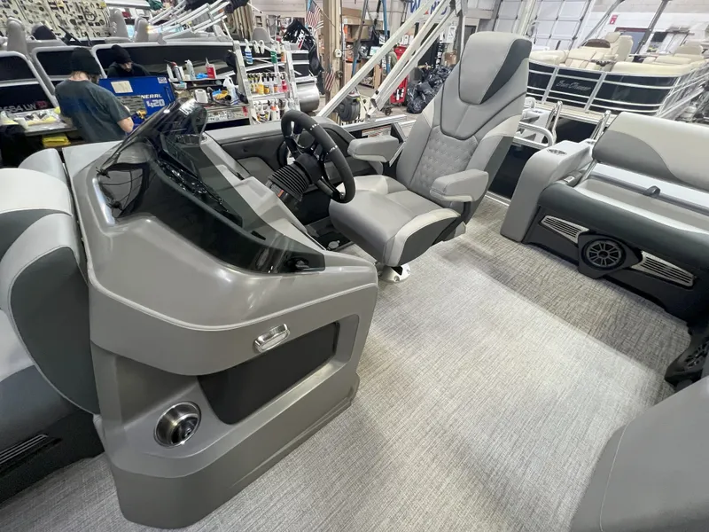 Slide: The Image of Tahoe LTZ 2385 Swingback (VRB) & Honda 4-Stroke EFI 2025 - 9