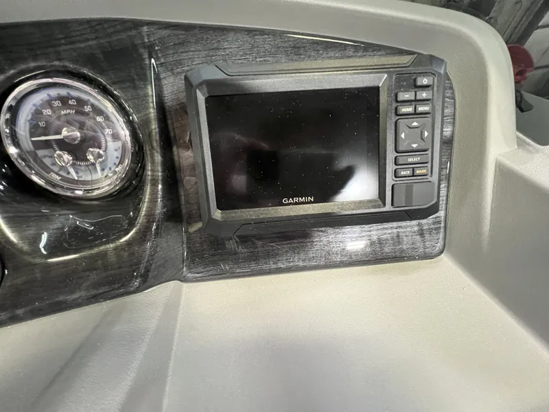 Slide: The Image of Tahoe LTZ 2385 VRB Swingback 2025 - 14