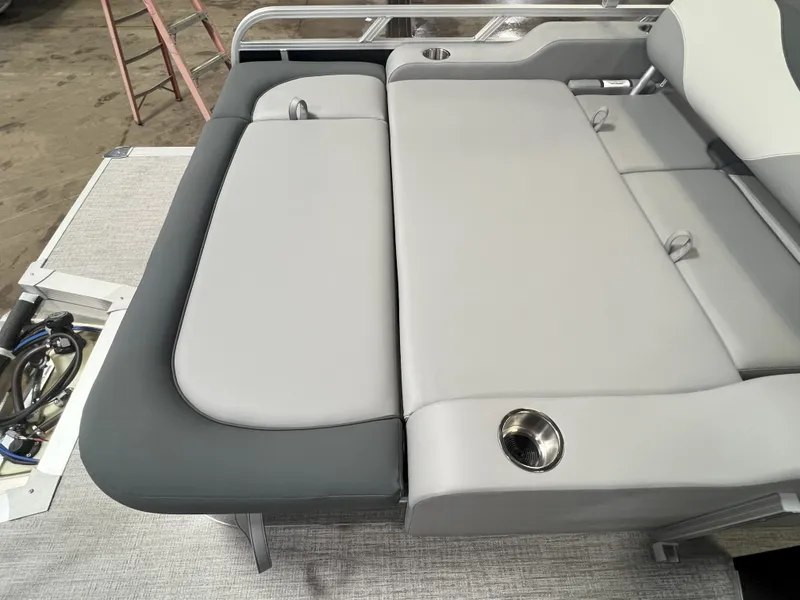 Slide: The Image of Tahoe LTZ 2385 VRB Swingback 2025 - 20