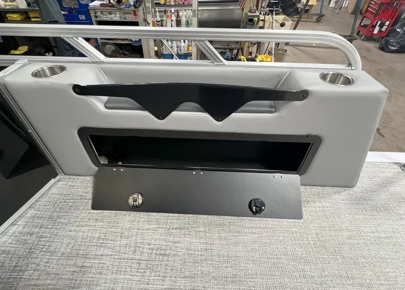 Slide: The Image of Tahoe LTZ 2385 VRB Swingback 2025 - 27