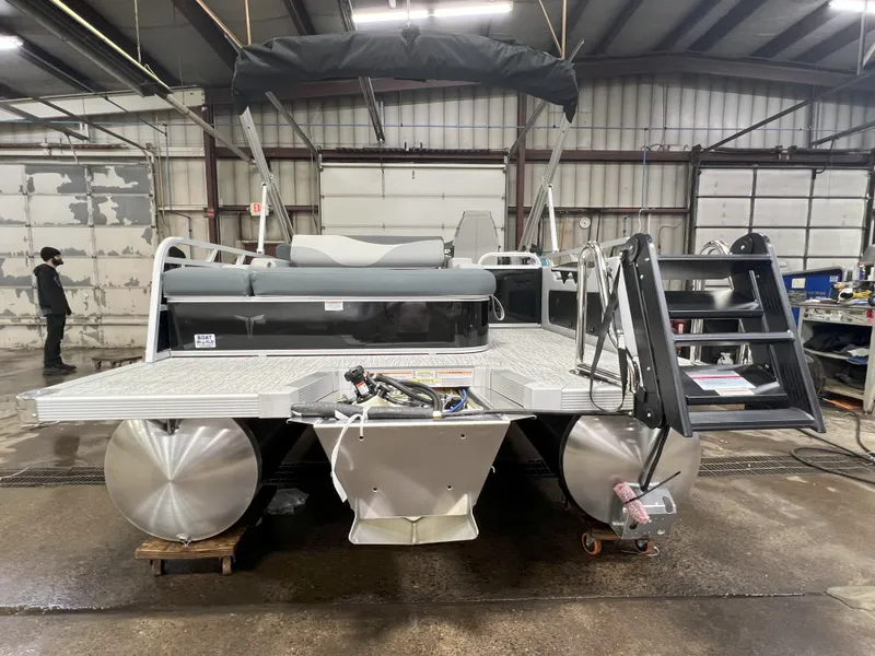 Slide: The Image of Tahoe LTZ 2385 VRB Swingback 2025 - 34