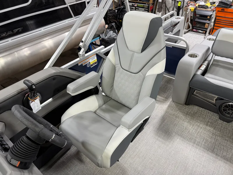 Slide: The Image of Tahoe LTZ 2385 Swingback (VRB) & Honda 4-Stroke EFI 2025 - 10