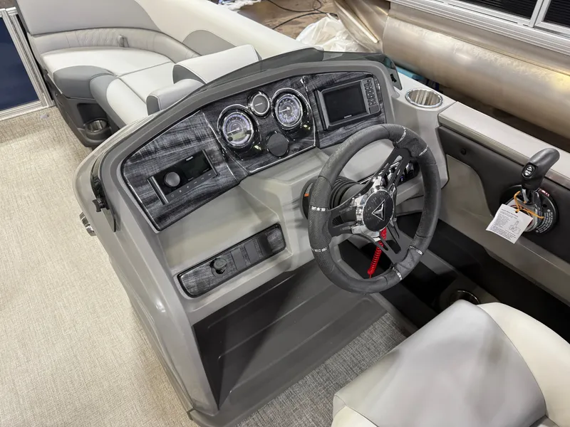 Slide: The Image of Tahoe LTZ 2385 Swingback (VRB) & Honda 4-Stroke EFI 2025 - 11