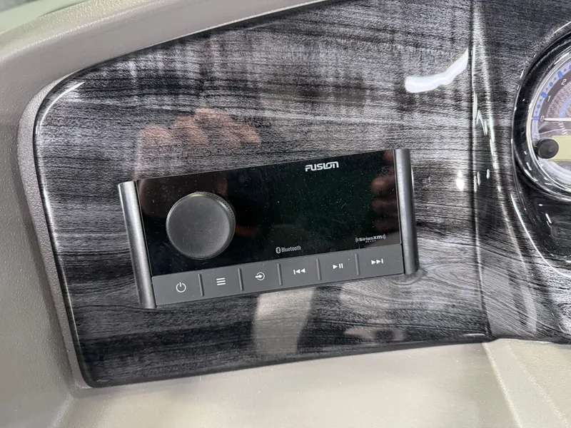 Slide: The Image of Tahoe LTZ 2385 Swingback (VRB) & Honda 4-Stroke EFI 2025 - 12