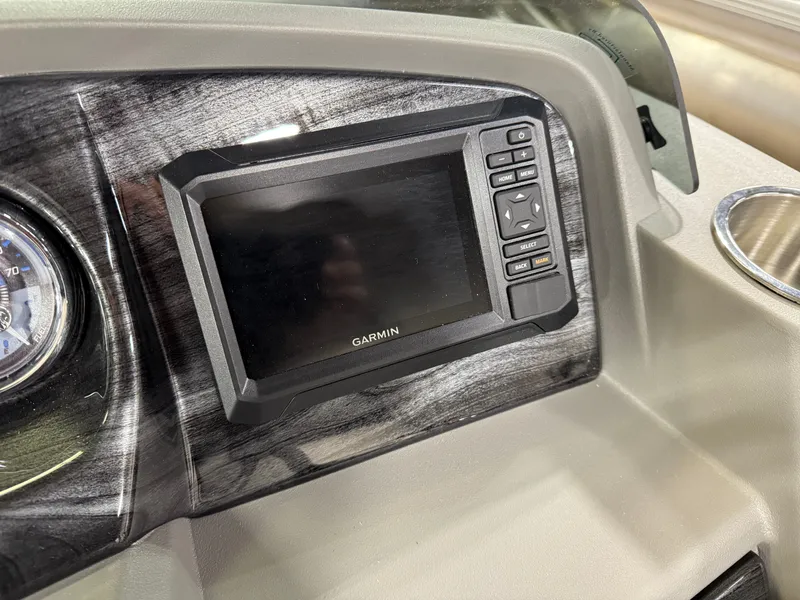 Slide: The Image of Tahoe LTZ 2385 Swingback (VRB) & Honda 4-Stroke EFI 2025 - 14