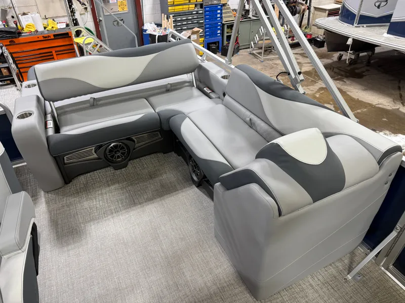 Slide: The Image of Tahoe LTZ 2385 Swingback (VRB) & Honda 4-Stroke EFI 2025 - 17