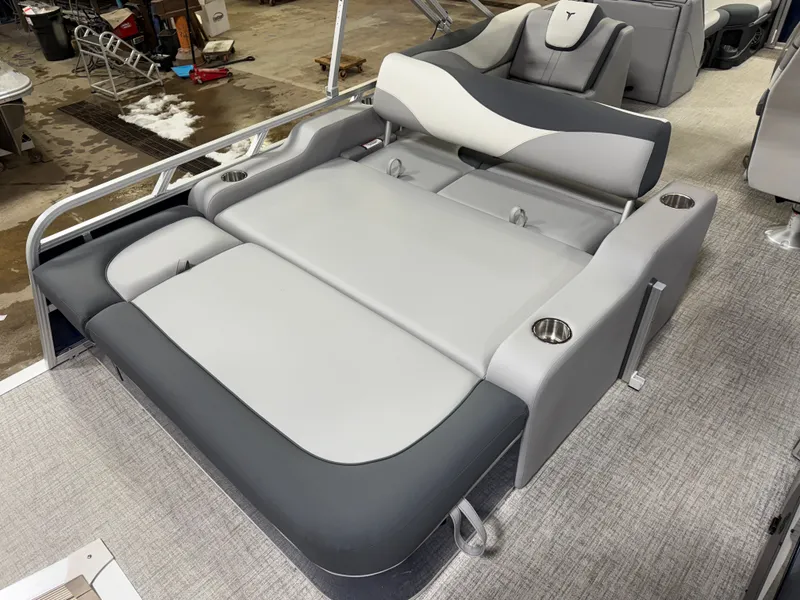 Slide: The Image of Tahoe LTZ 2385 Swingback (VRB) & Honda 4-Stroke EFI 2025 - 18