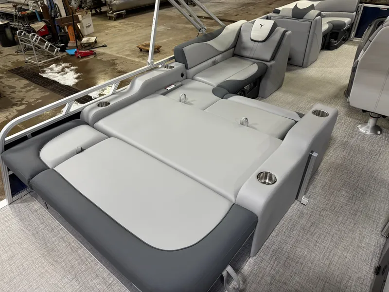 Slide: The Image of Tahoe LTZ 2385 Swingback (VRB) & Honda 4-Stroke EFI 2025 - 20