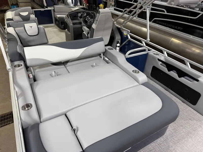 Slide: The Image of Tahoe LTZ 2385 Swingback (VRB) & Honda 4-Stroke EFI 2025 - 21