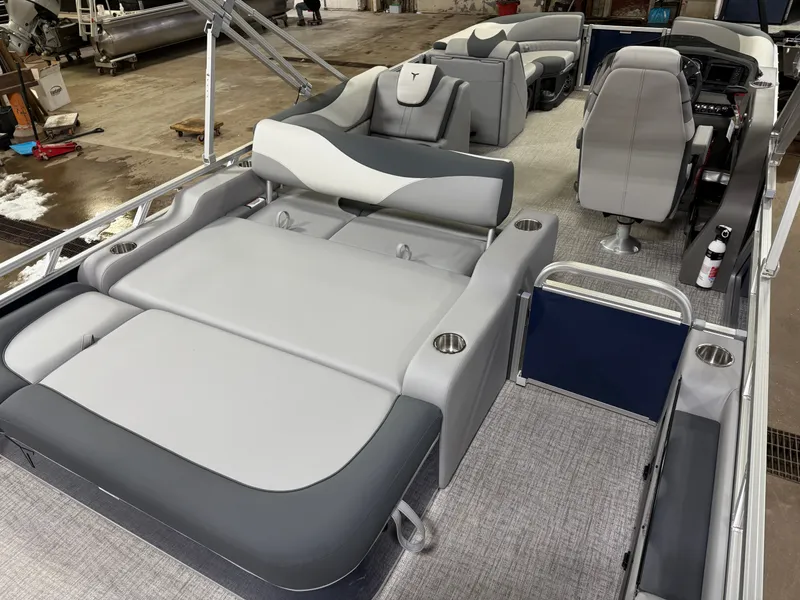 Slide: The Image of Tahoe LTZ 2385 Swingback (VRB) & Honda 4-Stroke EFI 2025 - 22