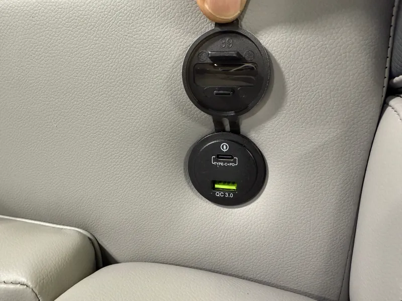 Slide: The Image of Tahoe LTZ 2385 Swingback (VRB) & Honda 4-Stroke EFI 2025 - 25