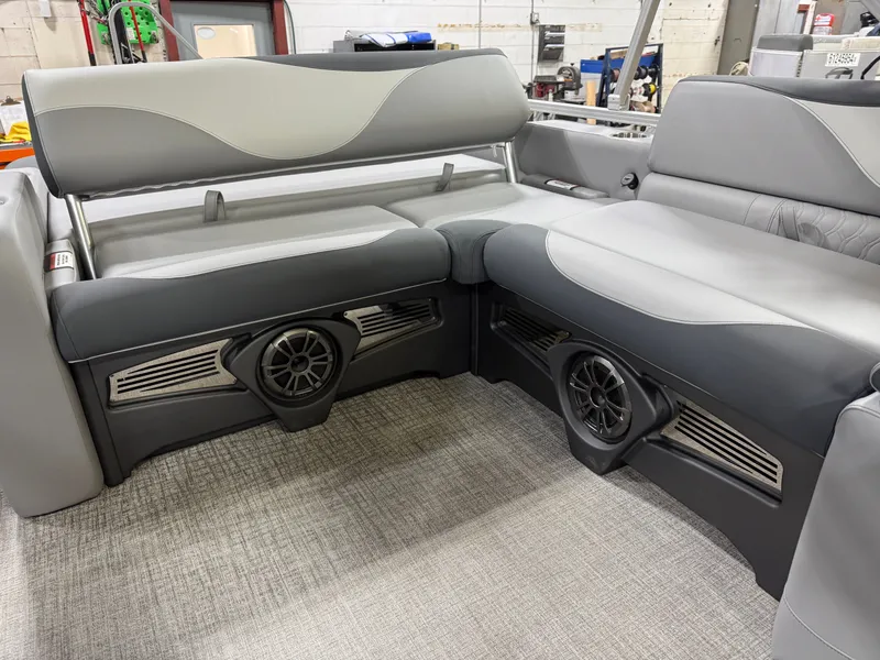 Slide: The Image of Tahoe LTZ 2385 Swingback (VRB) & Honda 4-Stroke EFI 2025 - 26