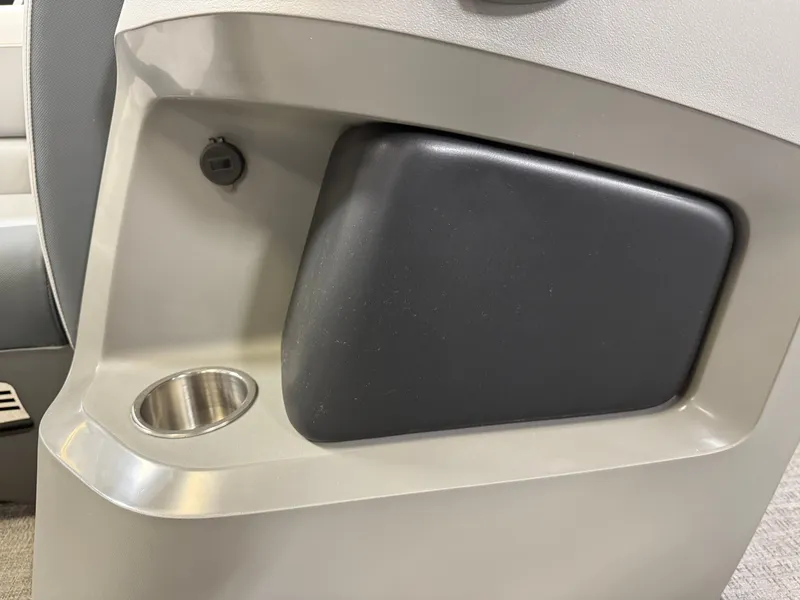 Slide: The Image of Tahoe LTZ 2385 Swingback (VRB) & Honda 4-Stroke EFI 2025 - 27