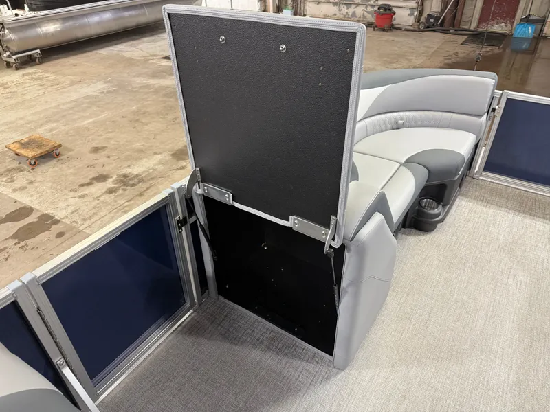 Slide: The Image of Tahoe LTZ 2385 Swingback (VRB) & Honda 4-Stroke EFI 2025 - 29