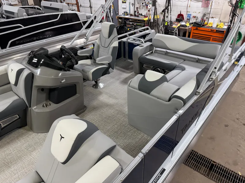 Slide: The Image of Tahoe LTZ 2385 Swingback (VRB) & Honda 4-Stroke EFI 2025 - 3