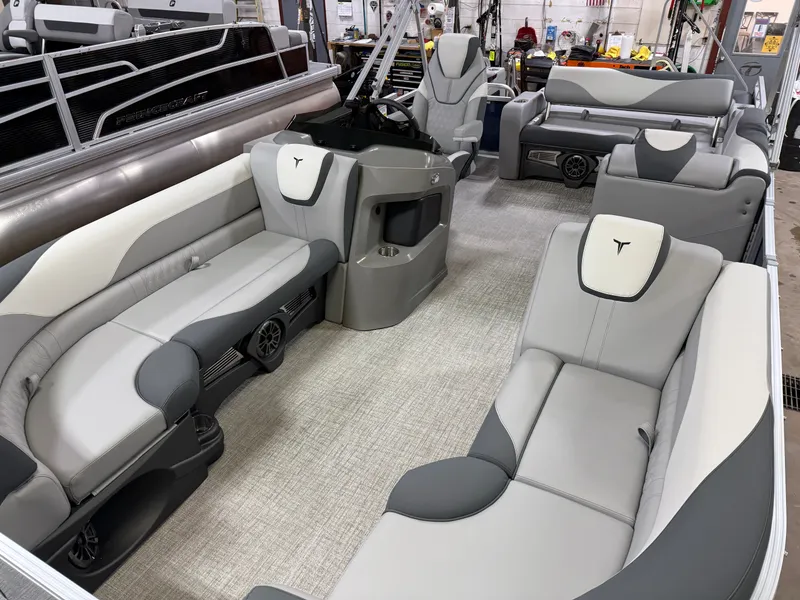 Slide: The Image of Tahoe LTZ 2385 Swingback (VRB) & Honda 4-Stroke EFI 2025 - 32