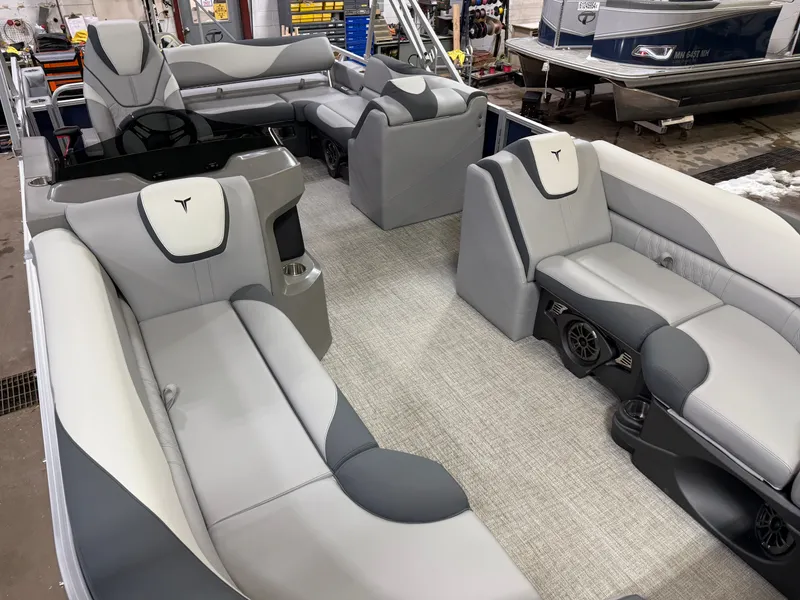 Slide: The Image of Tahoe LTZ 2385 Swingback (VRB) & Honda 4-Stroke EFI 2025 - 33