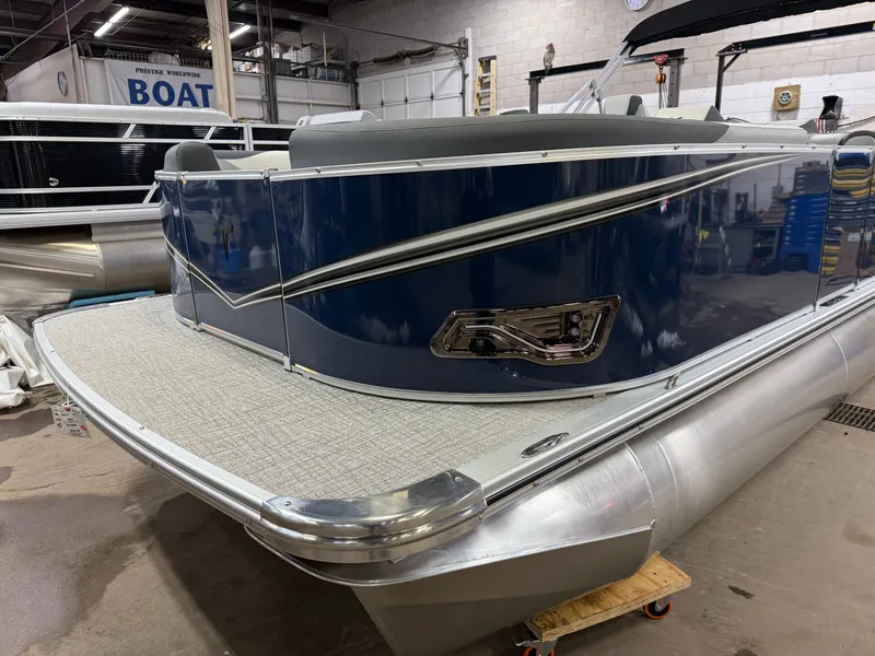 Slide: The Image of Tahoe LTZ 2385 Swingback (VRB) & Honda 4-Stroke EFI 2025 - 37