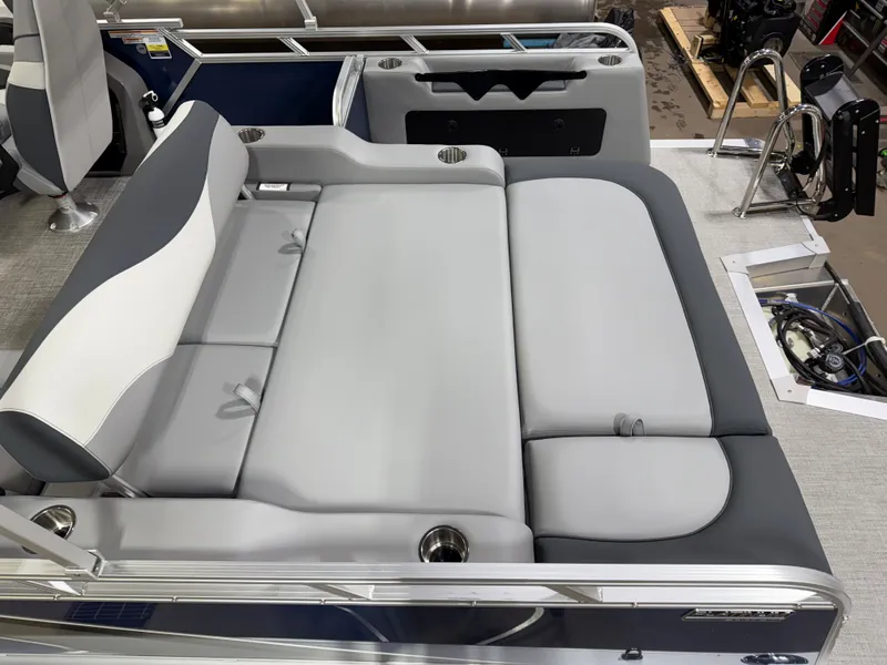 Slide: The Image of Tahoe LTZ 2385 Swingback (VRB) & Honda 4-Stroke EFI 2025 - 4