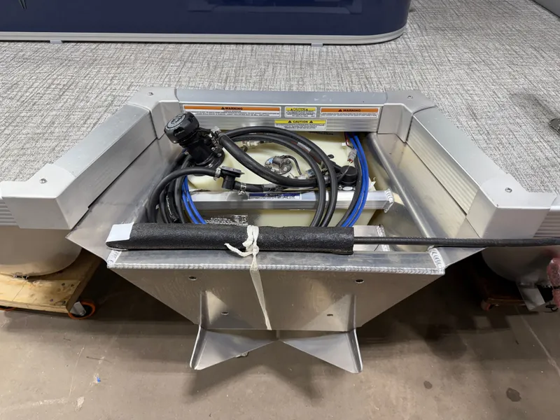 Slide: The Image of Tahoe LTZ 2385 Swingback (VRB) & Honda 4-Stroke EFI 2025 - 44