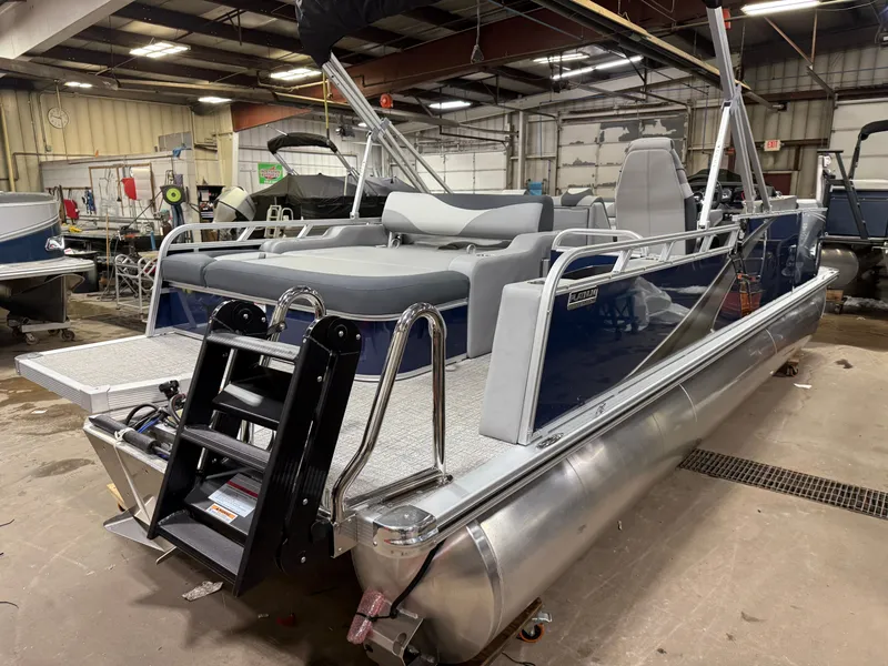 Slide: The Image of Tahoe LTZ 2385 Swingback (VRB) & Honda 4-Stroke EFI 2025 - 47