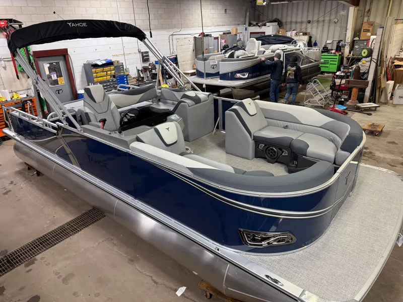 Slide: The Image of Tahoe LTZ 2385 Swingback (VRB) & Honda 4-Stroke EFI 2025 - 50