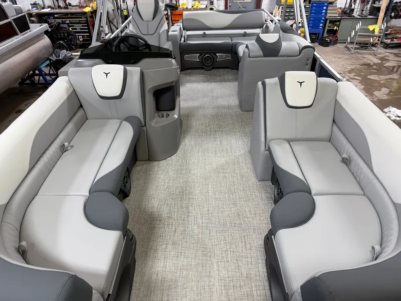 Slide: The Image of Tahoe LTZ 2385 Swingback (VRB) & Honda 4-Stroke EFI 2025 - 6