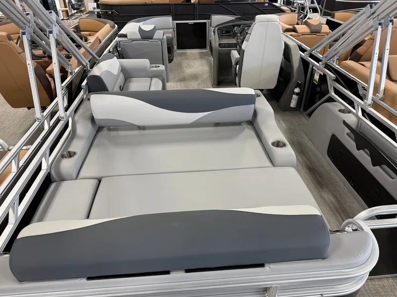 Slide: The Image of Tahoe LTZ 2385 Swingback (VRL) & Honda 4-Stroke EFI 2025 - 5