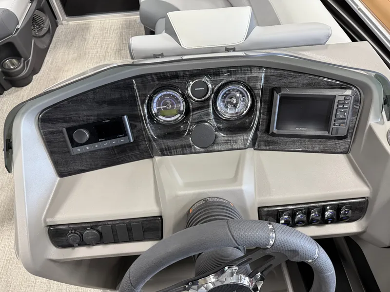 Slide: The Image of Tahoe LTZ 2385 VRL Swingback & Honda 4-Stroke EFI 2025 - 12