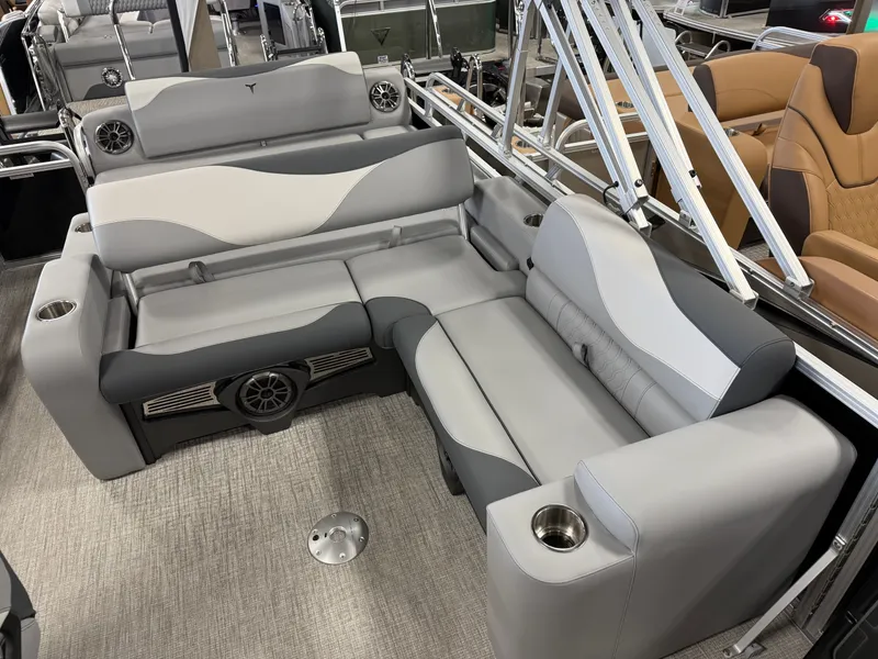 Slide: The Image of Tahoe LTZ 2385 VRL Swingback & Honda 4-Stroke EFI 2025 - 13