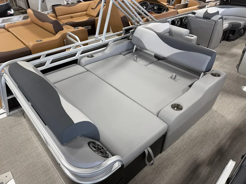 Slide: The Image of Tahoe LTZ 2385 VRL Swingback & Honda 4-Stroke EFI 2025 - 14